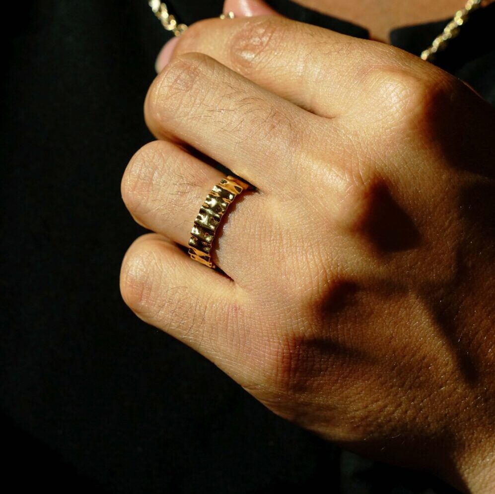 The Lasagna wedding band in yellow gold 